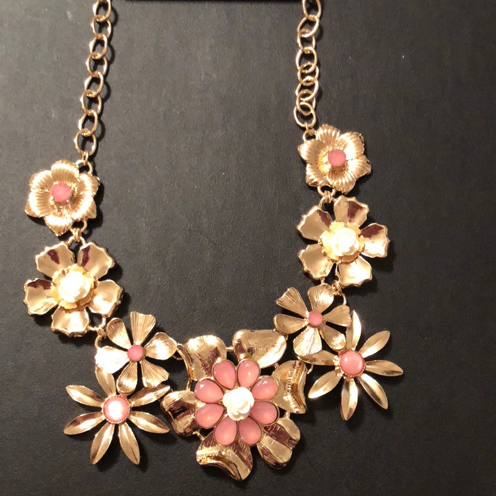 gold and pink flower statement necklace NWT - Picture 2 of 3